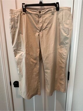 Eddie Bauer Beige Cropped Utility Capris